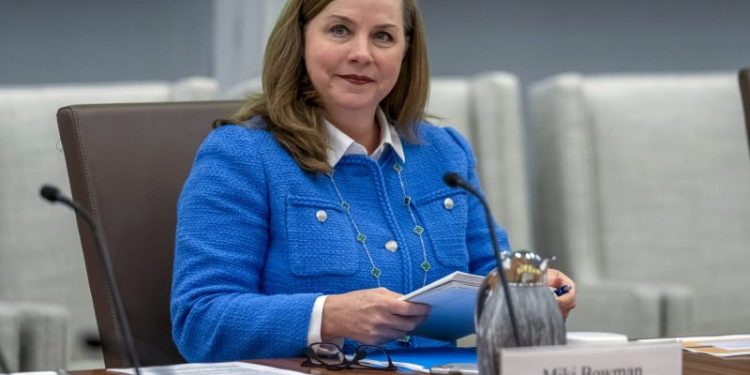 A top Federal Reserve official says bleak jobs data backs the case for 3 rate cuts